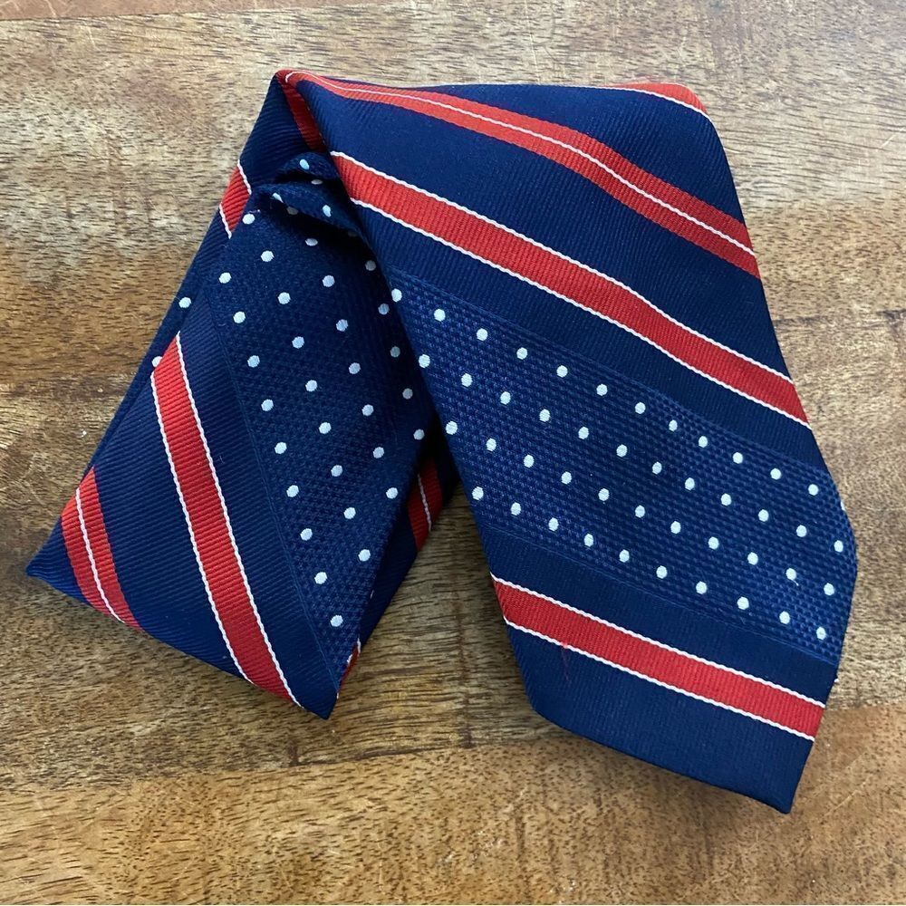 Vintage 1980’s polyester neck tie red white blue